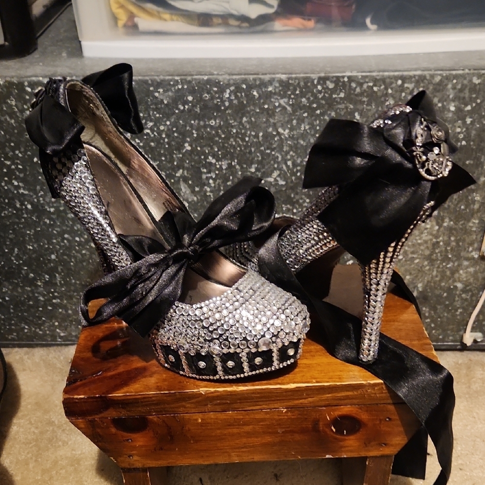 Zigi Soho Black Silver Sparkly Heels Rhinestone with Ribbon Ties 9
